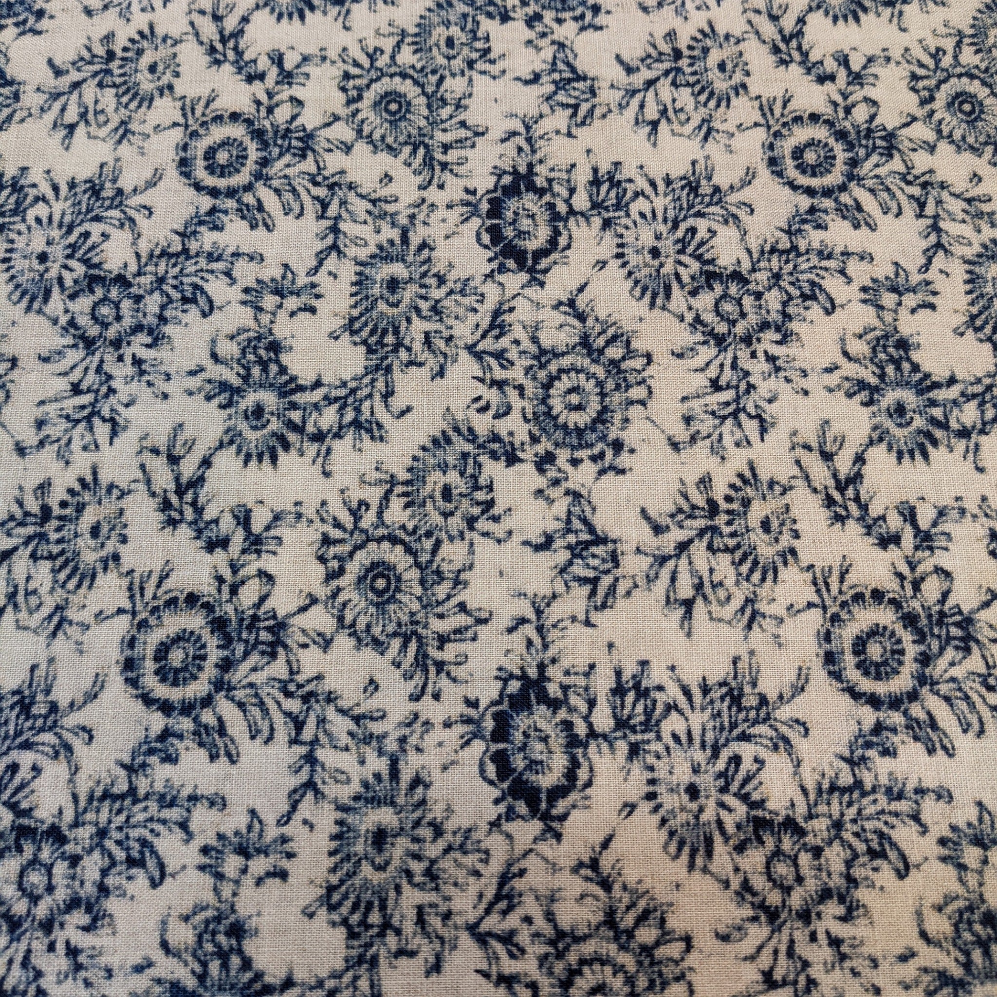 古布の再現布ー地白 Reproduced vintage fabric-white based 古布の再現布ー地白 Reproduced vintage fabric-white based